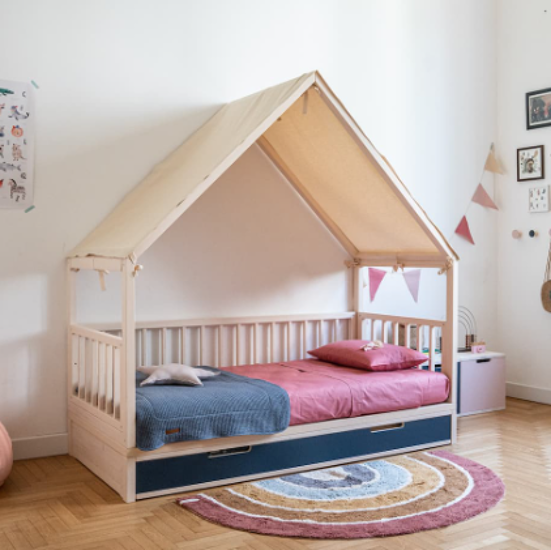 Letti montessoriani: il letto a misura del bambino dove dormire in