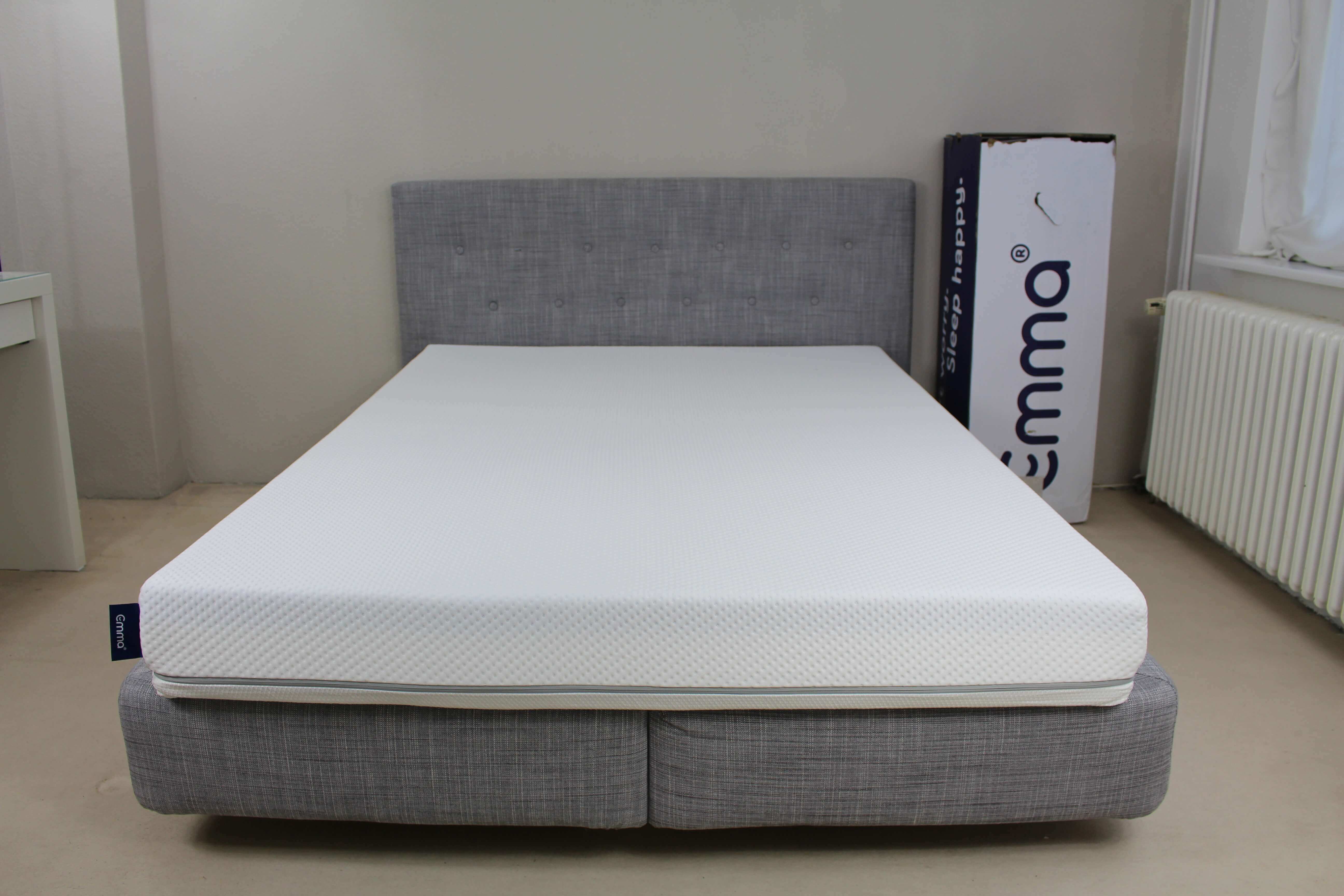 emma-one-materasso-disteso-sul-letto